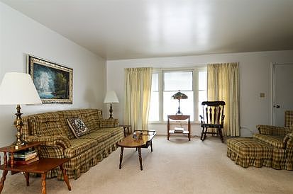 3rd image of 303 Hillandale Dr