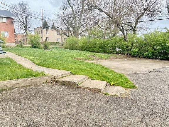 4th image of 1120 W Hillcrest Ave #2B-1BA-1470SQFT