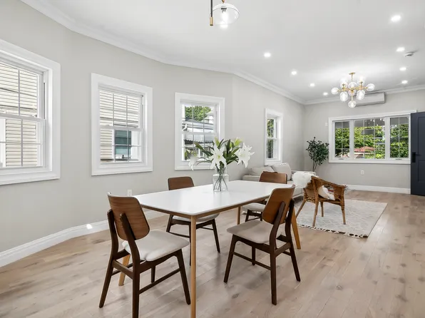 318 East 16th Street image 3 of 10