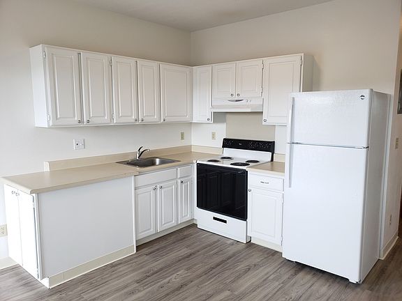 3rd image of 2856 Winam Ave #204