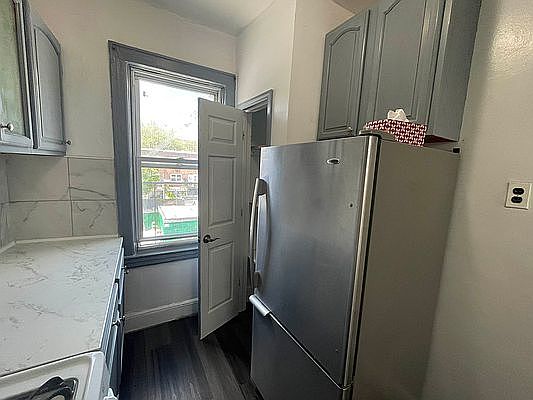 3rd image of 34-24 Crescent St #2