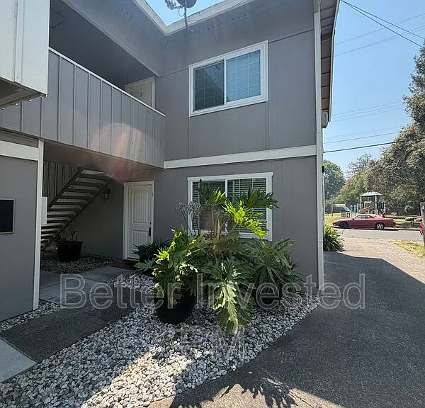 92 Hendley St — Photo 1