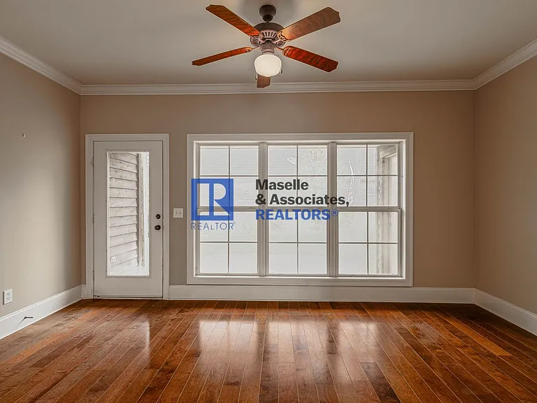 213 Provonce Park — Photo 11