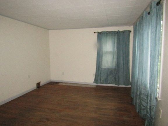4th image of 241 Weber Rd