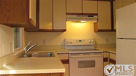 bright, easy kitchen