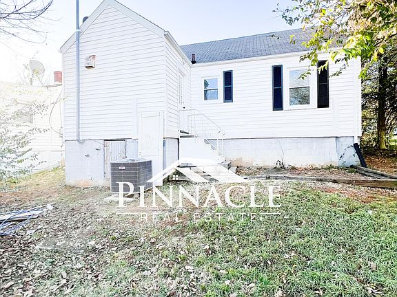 2nd image of 702 Mansfield Ave