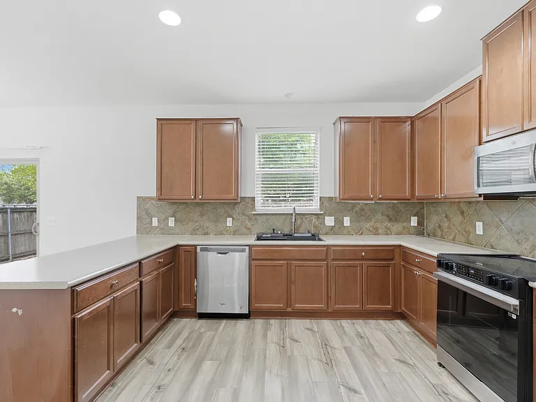 11200 Drumellan St — Photo 13