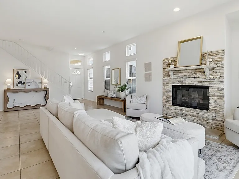 1774 Elm Ave — Photo 21