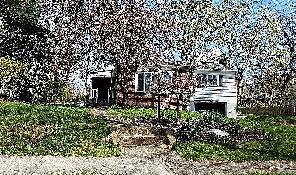 1st image of 24 Oak Ave