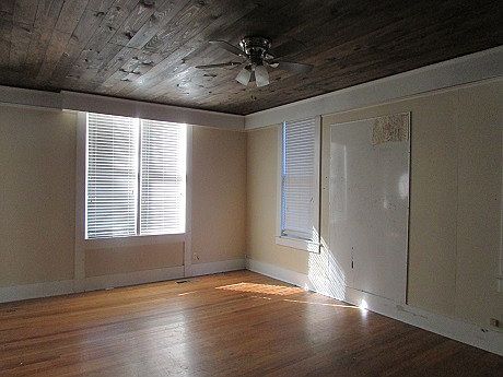 5th image of 912 S College St