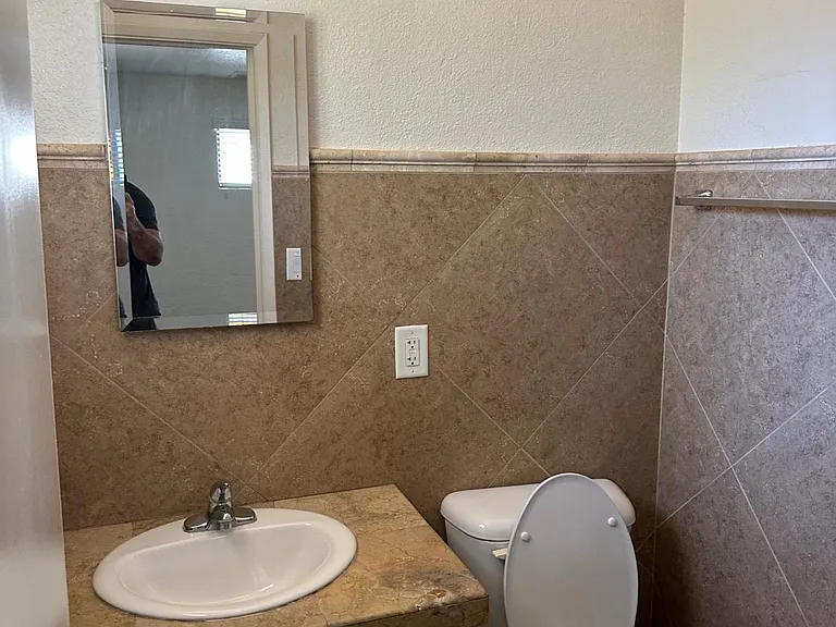 6013 W Laurie Ln — Photo 11