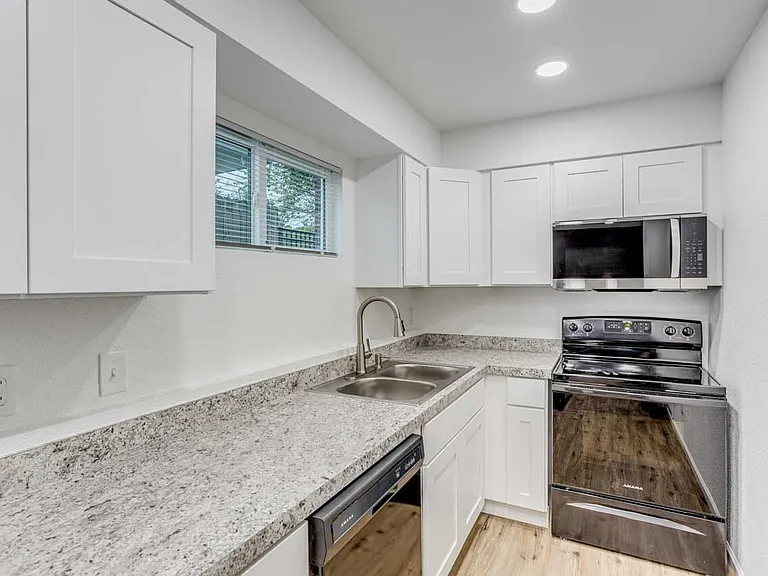 307 S Seneca St #101 — Photo 20