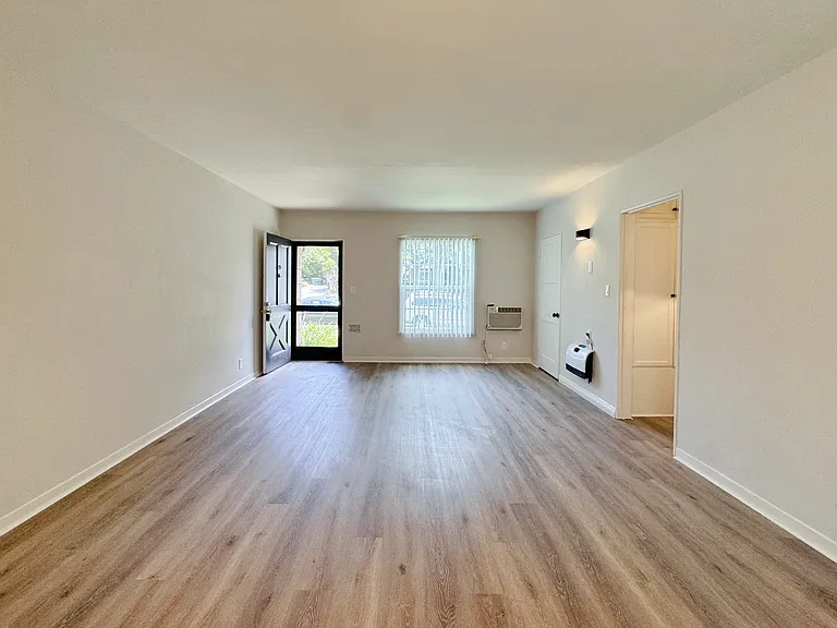 877 S Marengo Ave #899 — Photo 2