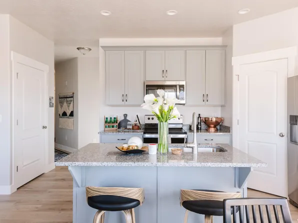 4035 W Harper Ln, Lehi, UT 84043