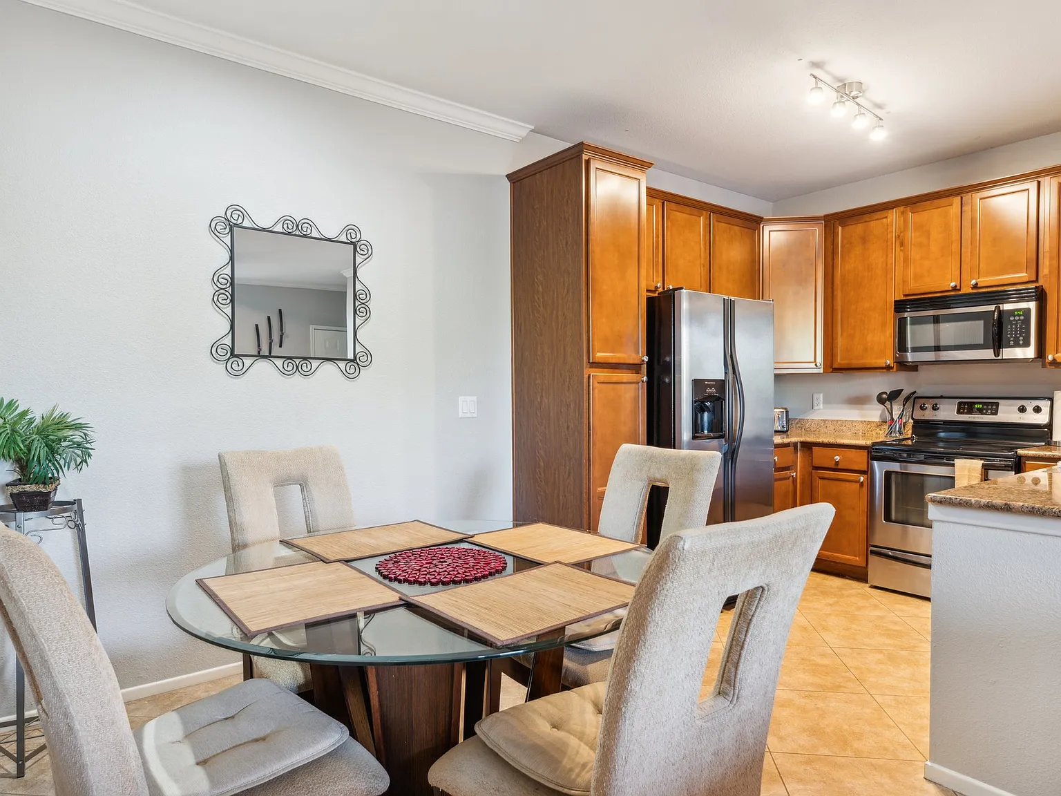 1 bed, 772 sqft, $1,900 — Photo 4
