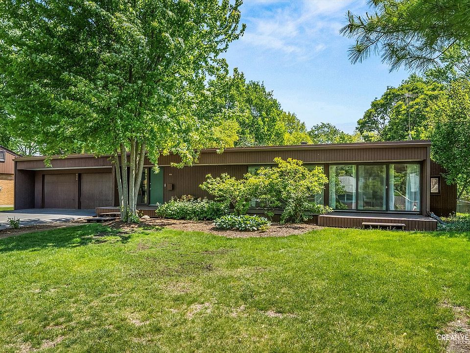 1st image of 426 Kingsway Dr