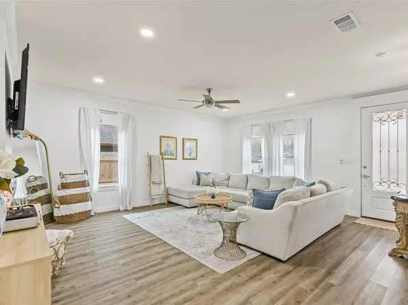 1326 Hemphill St, Greenville, TX 75401