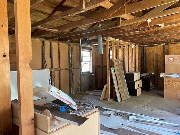 5th image of 142 N 15th St