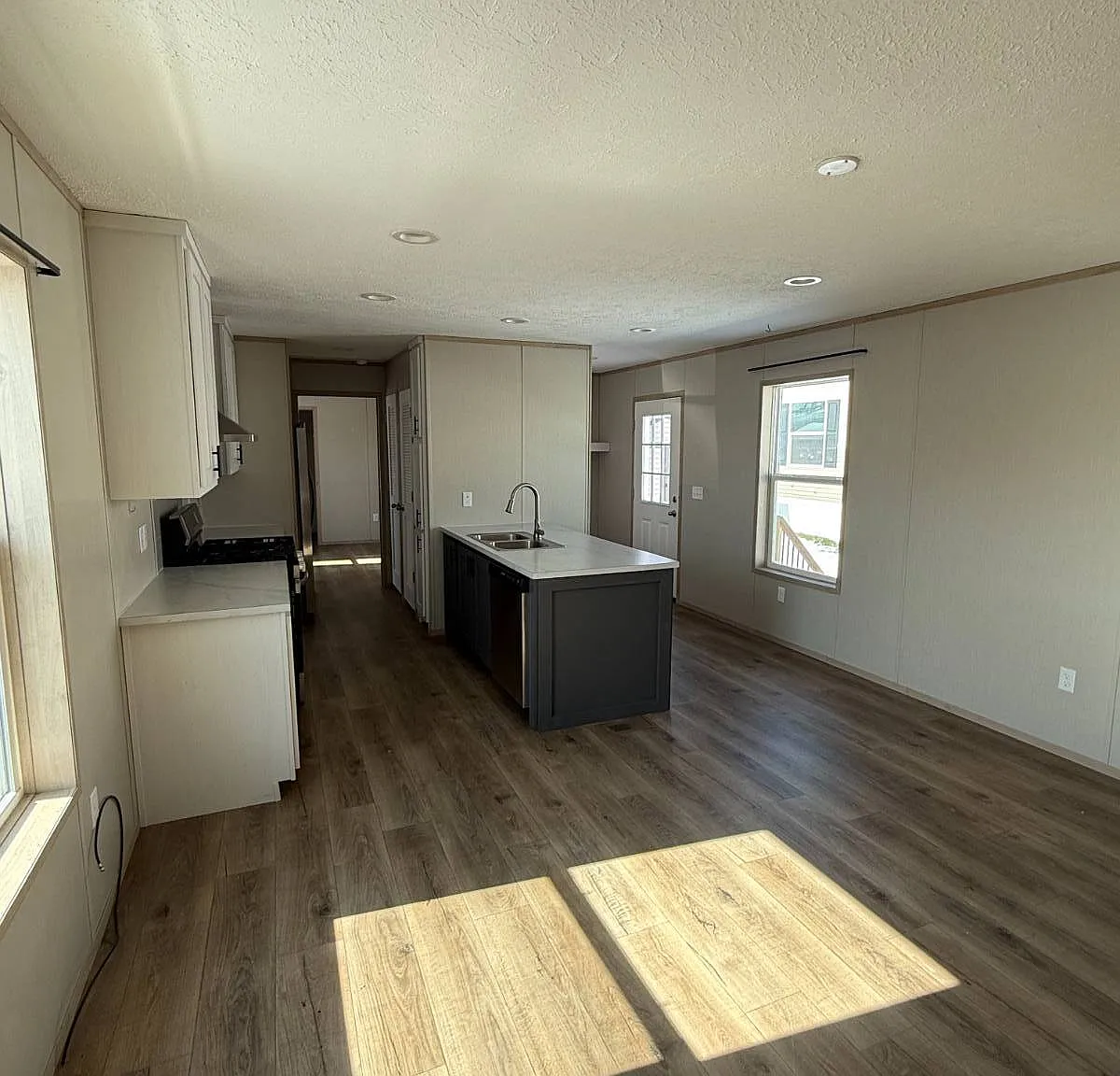 2 bed, 2.0 bath, 896 sqft, $1,150 — Photo 2