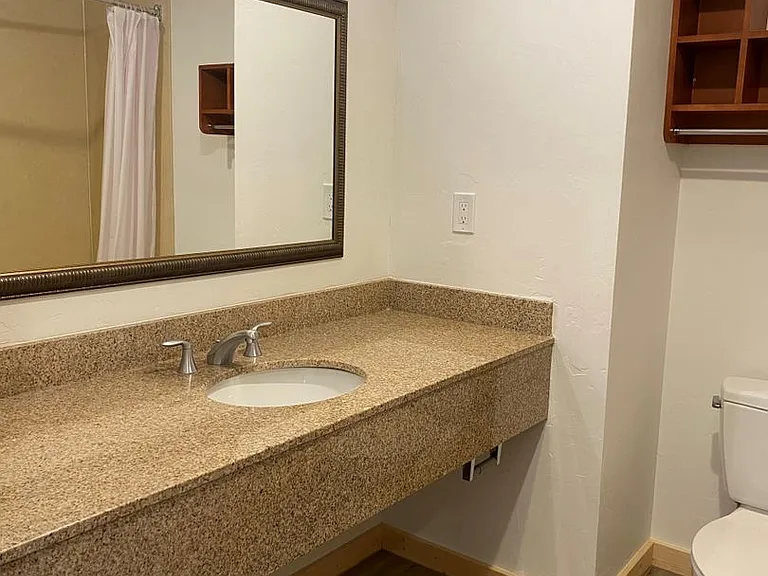 Ski Town Apartments — Photo 31