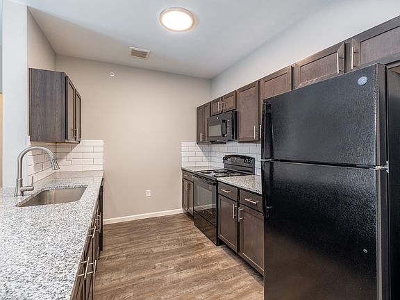 3rd image of 800 N Ardenwood Dr #800
