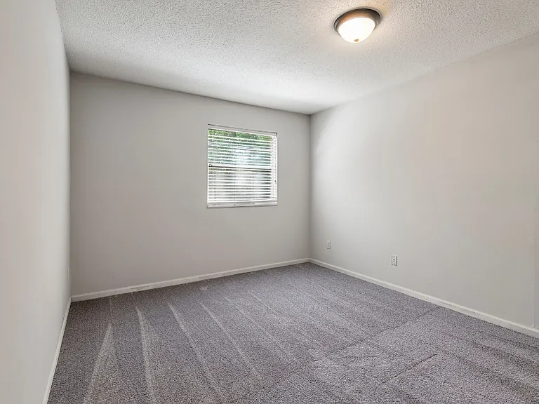The Montana Apartments — Photo 9