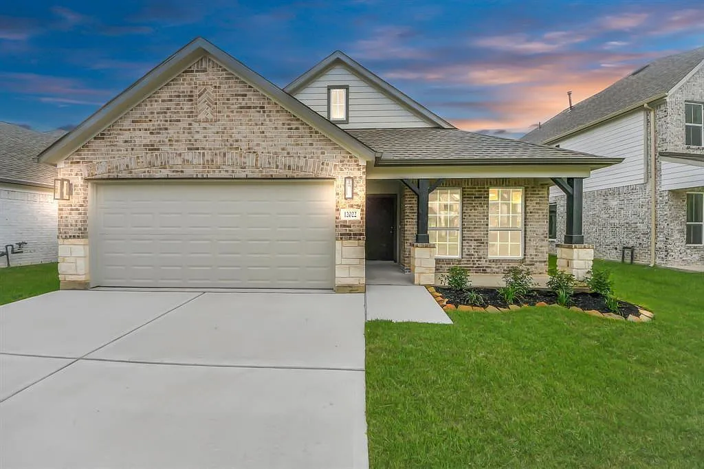 4 bed, 3.0 bath, 1869 sqft, $2,600 — Photo 1