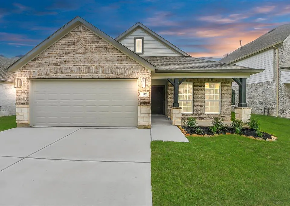 12022 Maple Oak Dr
