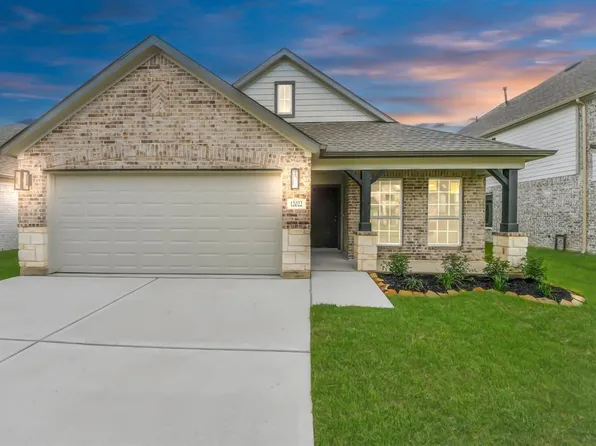 12022 Maple Oak Dr, Houston, TX 77066