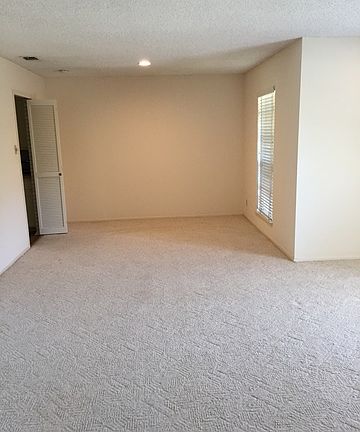 3rd image of 106 Laural Ln