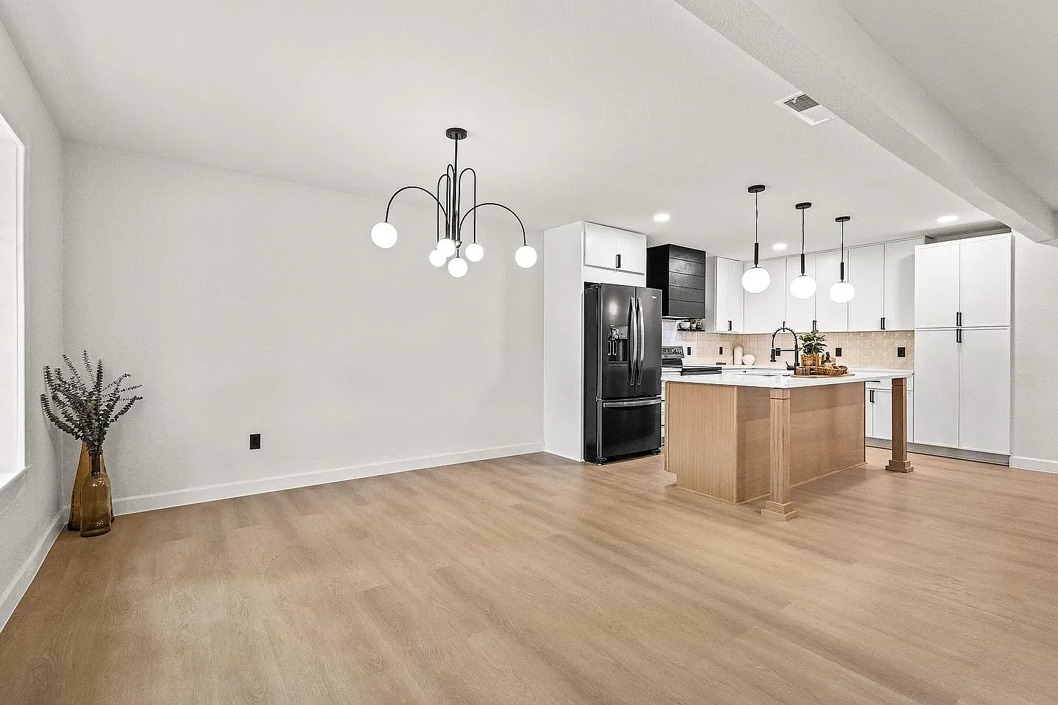 3 bed, 1632 sqft, $2,595 — Photo 4
