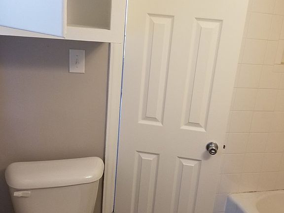 4th image of 709 Lanier Cres