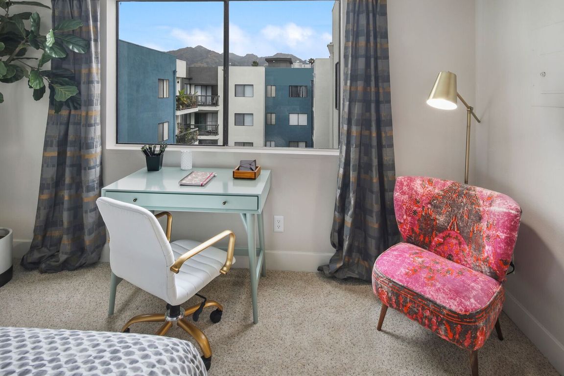 URBANLUX SUNSET PREMIUM - 1425 N Alta Vista Blvd Los Angeles CA