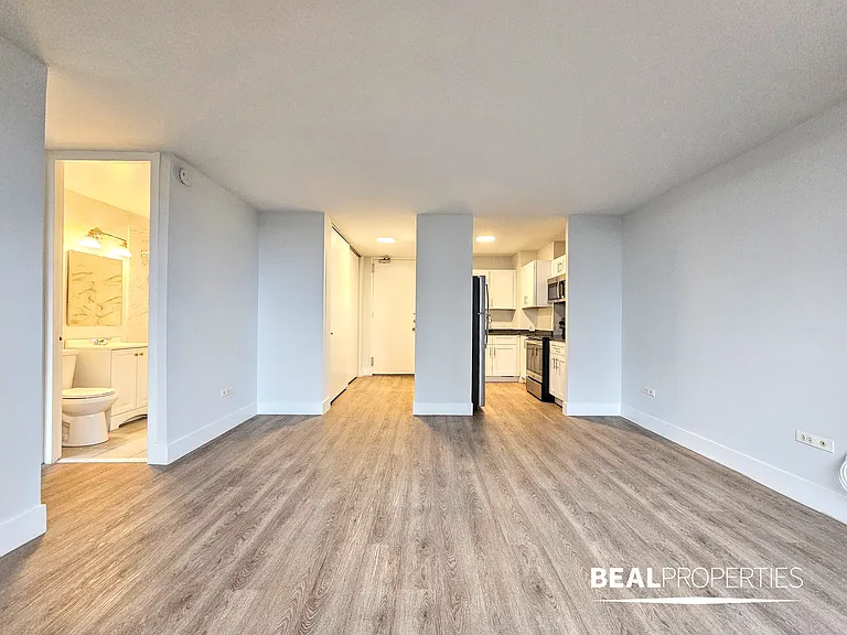 1344 N Dearborn — Photo 18