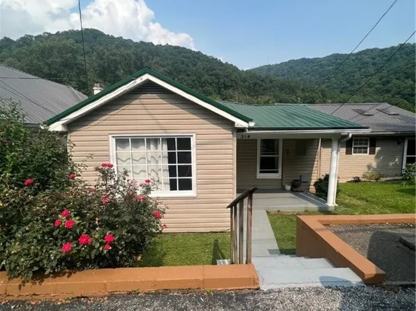 314 1st Ave, West Logan, WV 25601