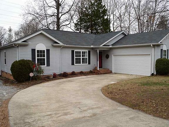 2nd image of 103 Whispering Pines Ct