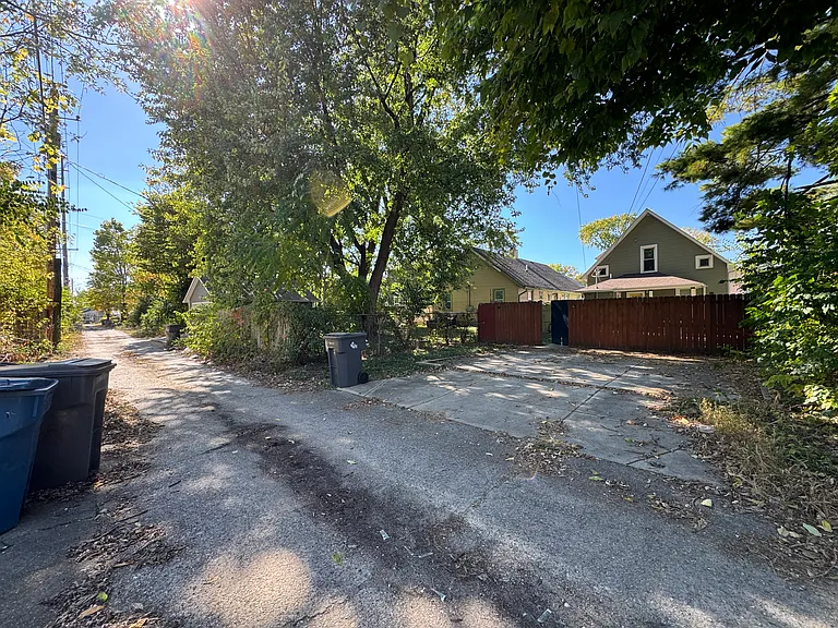 3649 Graceland Ave — Photo 36