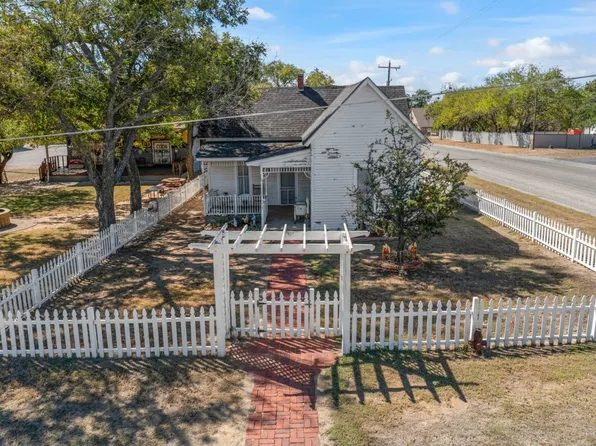 411 Main St, Nocona, TX 76255