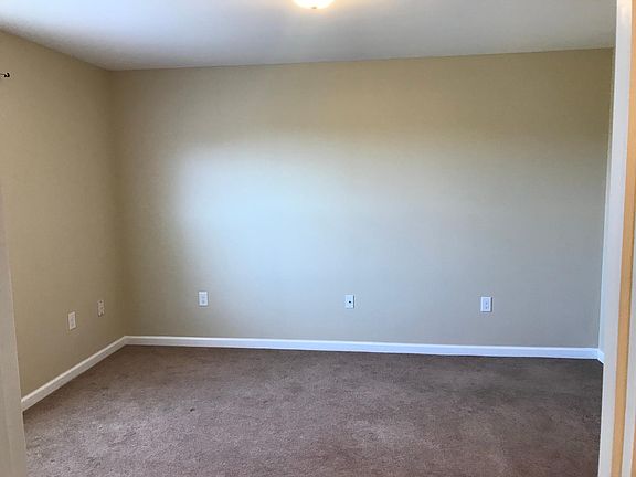 5th image of 39 Carolyn Dr #1