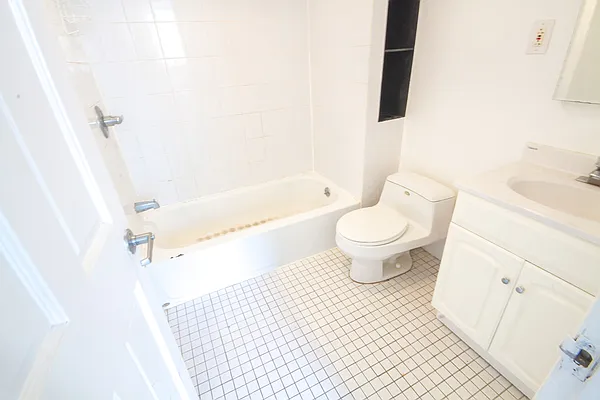 Rented by Twyford Real Estate | media 67