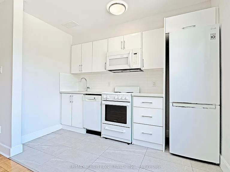 1545 Bathurst St #204 — Photo 4