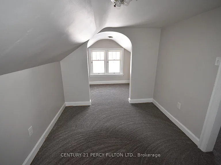 361 Bond St E — Photo 8
