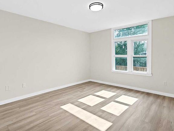 5th image of 421 N Aberdeen St SE