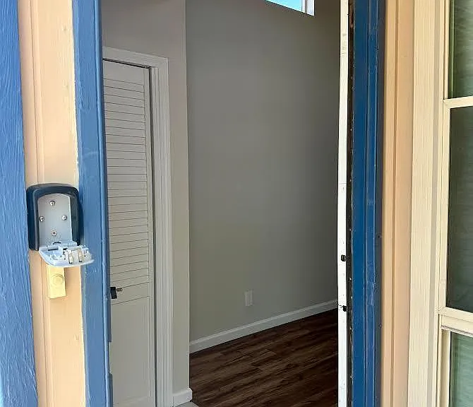 4232 Trinity Pl NW — Photo 2