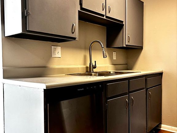 5th image of 153 N Dixie Dr APT 3