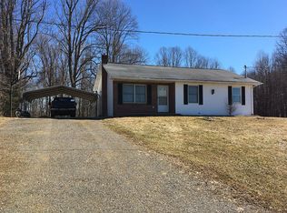 925 Howlett St, Hillsville, VA 24343