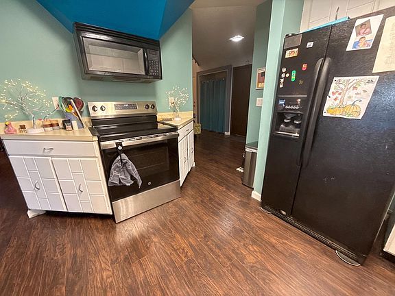 4th image of 164 Carlyle Way