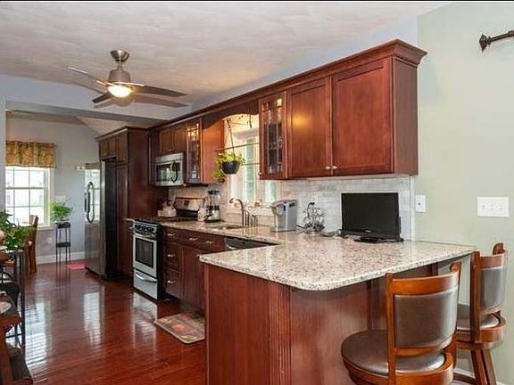 5th image of 15 Glen Ave #A
