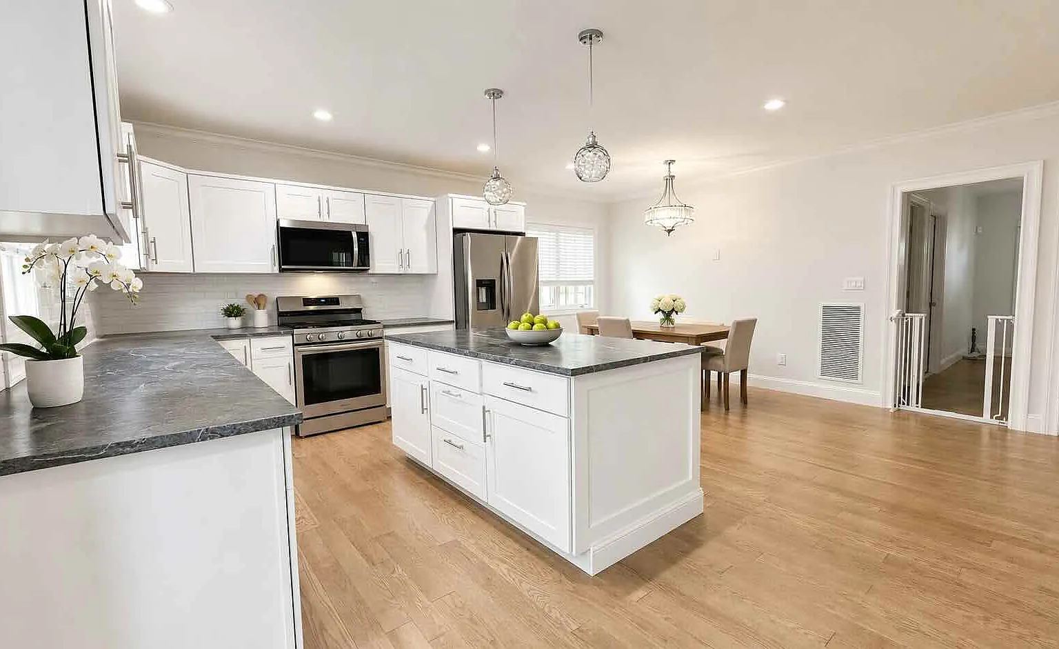 3 bed, 2000 sqft, $6,800 — Photo 3