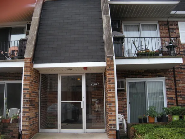 2343 Ogden Ave APT 11, Downers Grove, IL 60515